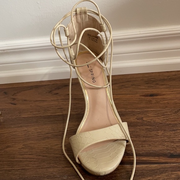 Lace up nude heels - Picture 2 of 3